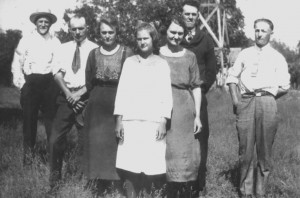 Edward, Ansgar, Gudrun, Nelma, Sophie, Thorolf, Jeffery (Summer of 1922?)